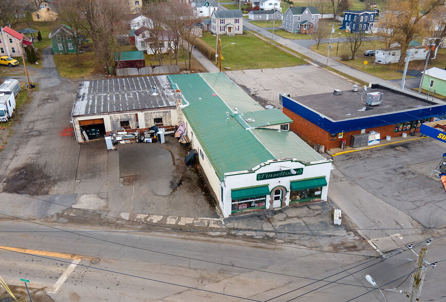 2 Stone Arabia St, Palatine Bridge, NY à vendre - Photo du bâtiment - Image 2 de 37