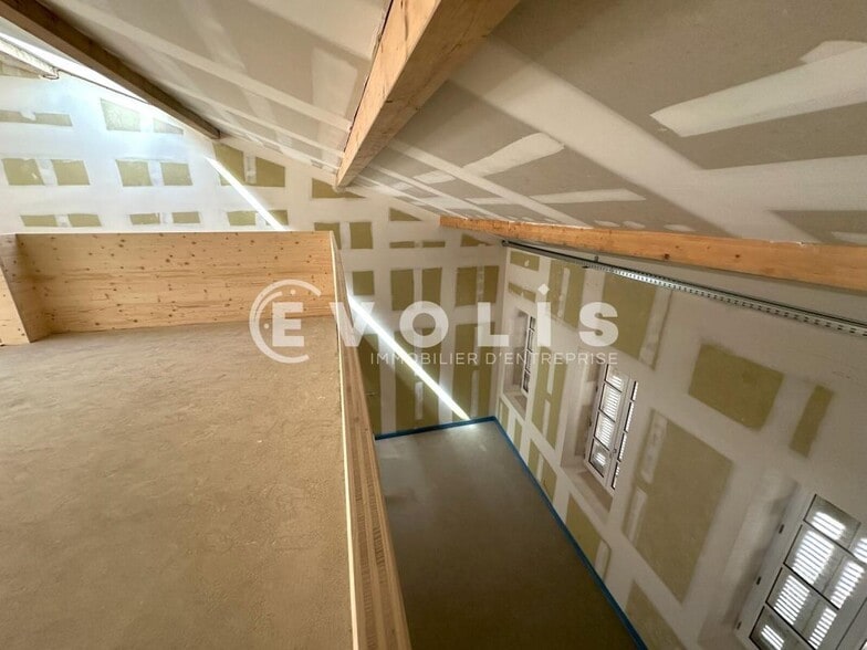 Office in Bordeaux for lease - Interior Photo - Image 3 of 5