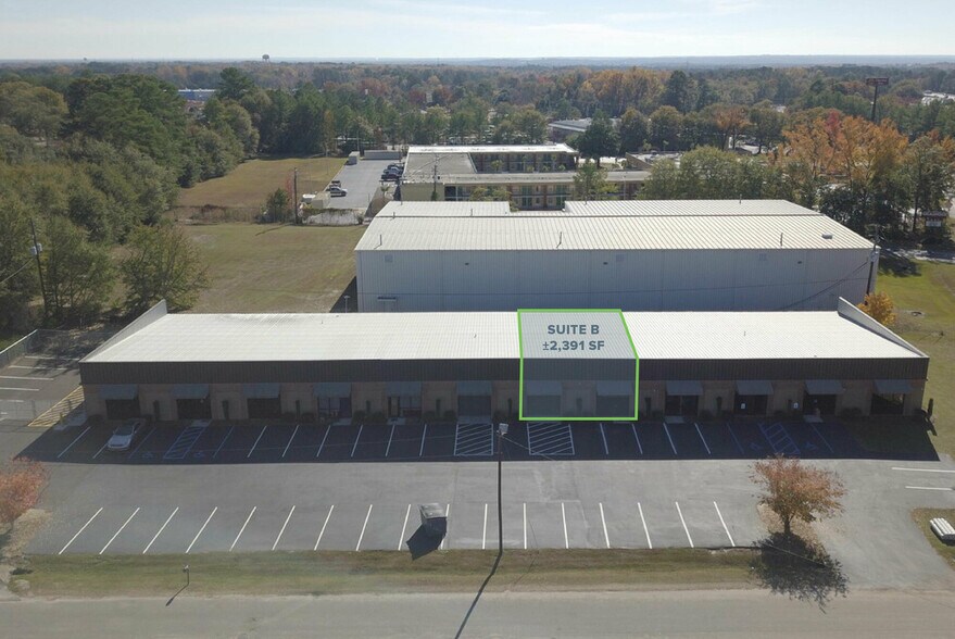 560 Chris Dr, West Columbia, SC à louer - Photo du bâtiment - Image 1 de 6