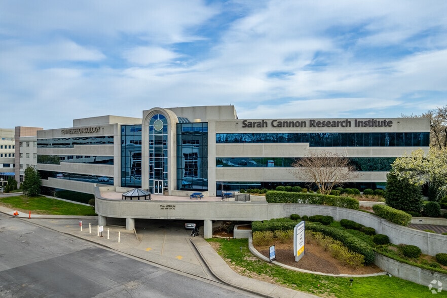 250 25th Ave N, Nashville, TN for lease - Primary Photo - Image 1 of 5