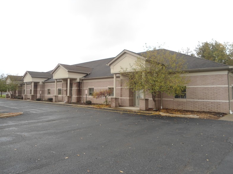 5401 Ashley Cir, Youngstown, OH à louer - Photo du bâtiment - Image 3 de 6