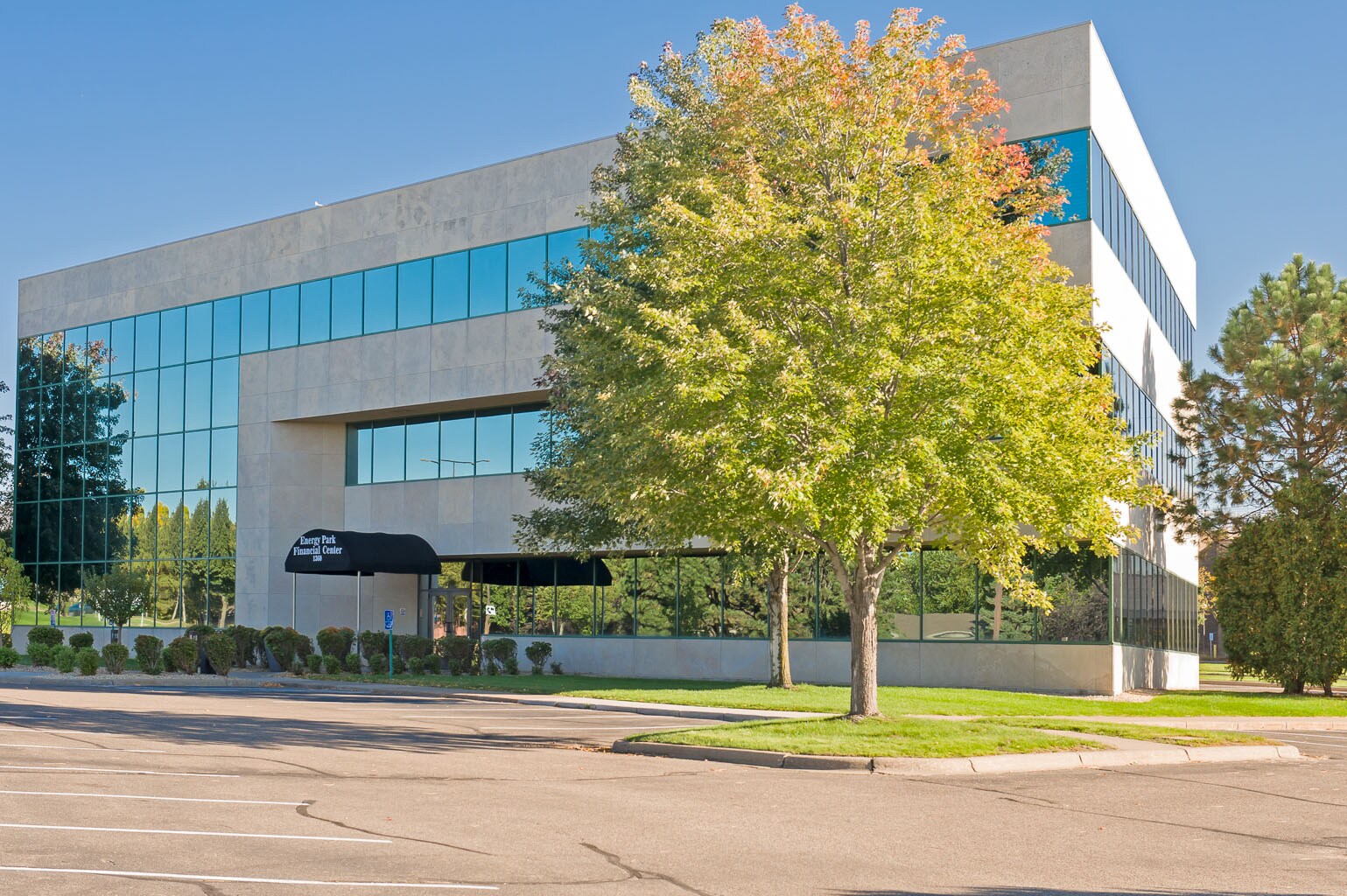 1360 Energy Park Dr, Saint Paul, MN for lease Primary Photo- Image 1 of 10
