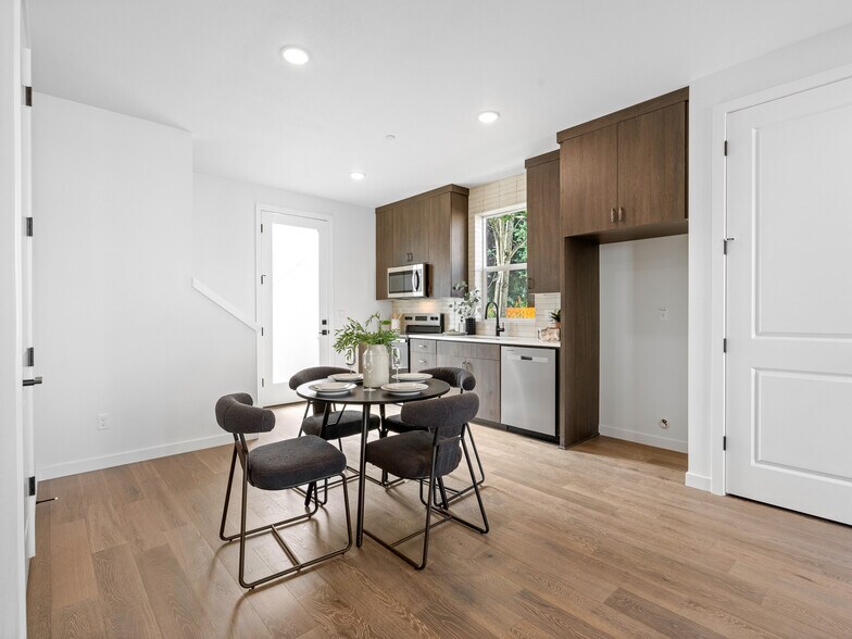 3246 115th Ave, Portland, OR à vendre - Photo du bâtiment - Image 3 de 16