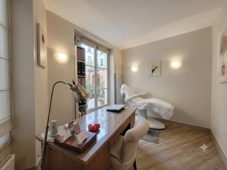 Office in Paris for sale - Interior Photo - Image 2 of 5