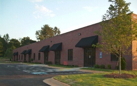 6065 Parkway North Dr, Cumming, GA à louer Photo du bâtiment- Image 1 de 9