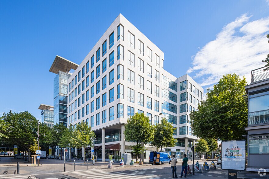 8-10 Avenue Du Stade De France, Saint-Denis à louer - Photo du bâtiment - Image 2 de 3