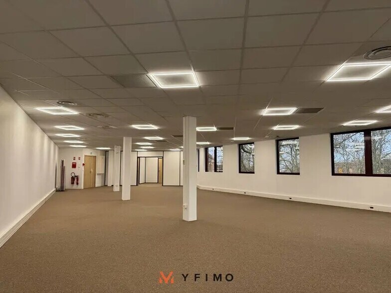 Office in Saint-Germain-en-Laye for lease - Interior Photo - Image 3 of 6