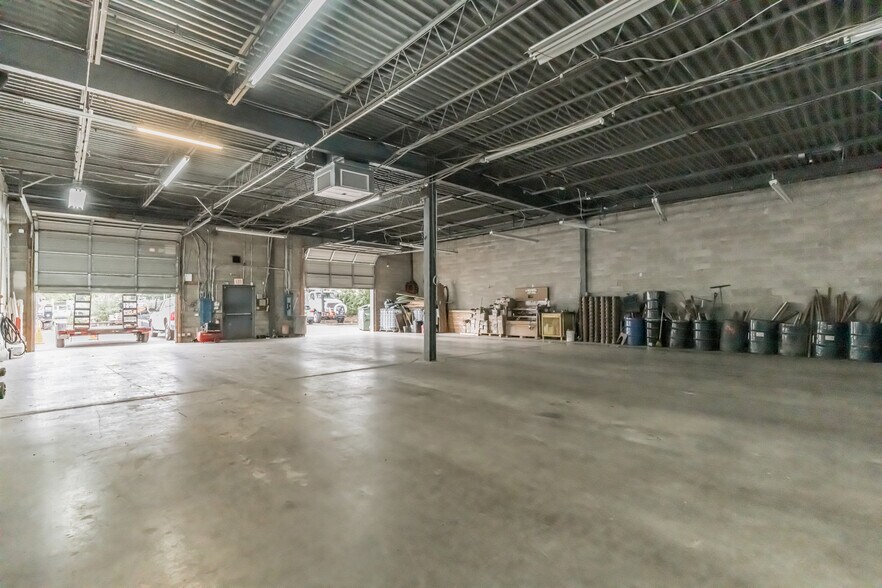 175 Commerce Dr, Hauppauge, NY à louer - Photo du bâtiment - Image 2 de 10