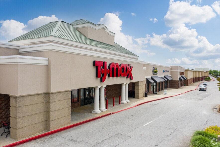 591 Bullsboro Dr, Newnan, GA à louer - Photo du bâtiment - Image 2 de 6