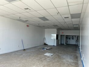 5360 W 16th Ave, Hialeah, FL for lease Interior Photo- Image 2 of 8