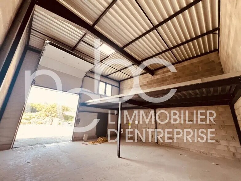 Flex in Saint-Germain-Nuelles for sale - Interior Photo - Image 2 of 16