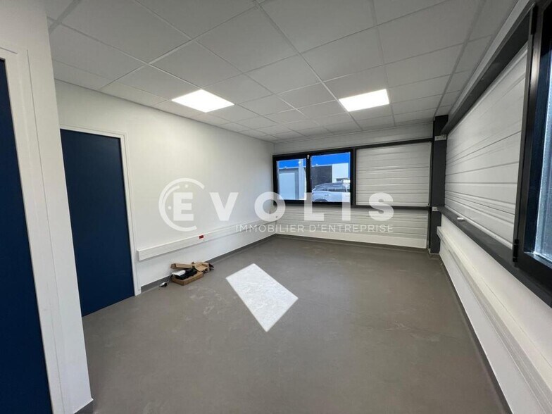 91 Rue Des Vergers, Pommiers for lease - Interior Photo - Image 3 of 5