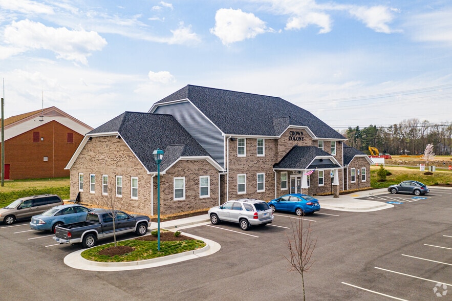 8253 Crown Colony Pkwy, Mechanicsville, VA for lease - Building Photo - Image 1 of 5