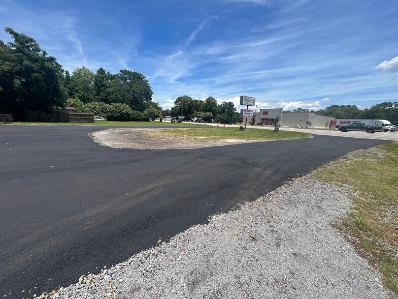 1457 Main St, Bonneau, SC à louer - Photo du bâtiment - Image 3 de 11