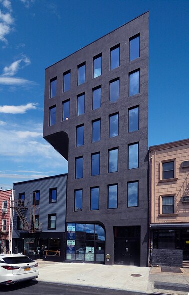 545 Metropolitan Ave, Brooklyn, NY à louer - Photo du bâtiment - Image 1 de 3