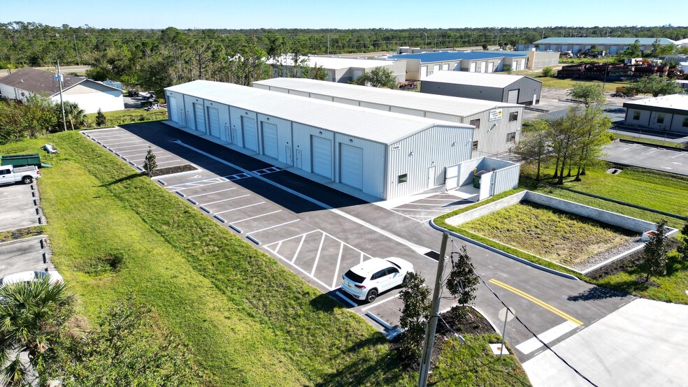 7440 Sawyer Cir, Port Charlotte, FL for lease - Building Photo - Image 1 of 7