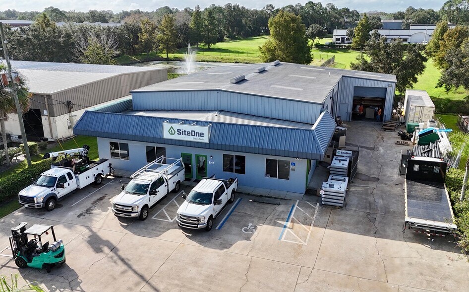 4305 St. John's Pky, Sanford, FL à louer - Photo du bâtiment - Image 2 de 7