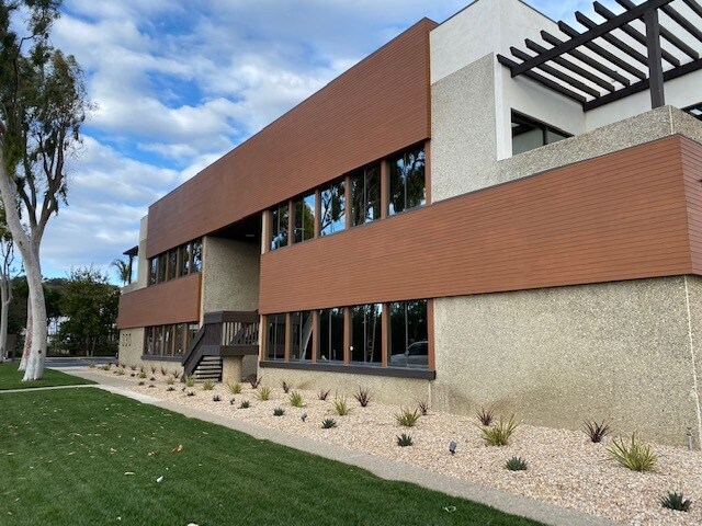 330 N Wood Rd, Camarillo, CA à louer - Photo du bâtiment - Image 2 de 8
