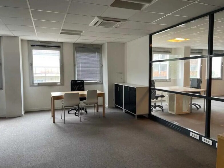 Bureau dans Saint-Maur-des-Fossés à vendre - Photo du bâtiment - Image 2 de 9