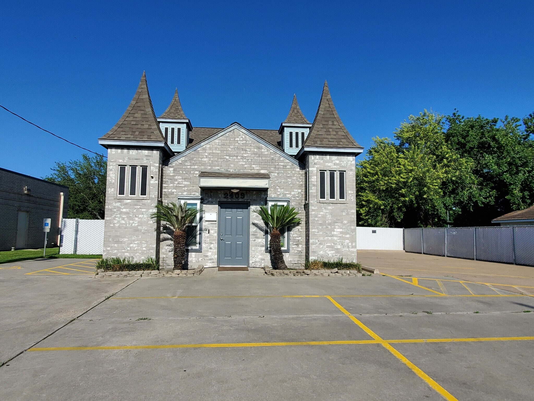2409 Maxwell Ln, Deer Park, TX for lease Building Photo- Image 1 of 40