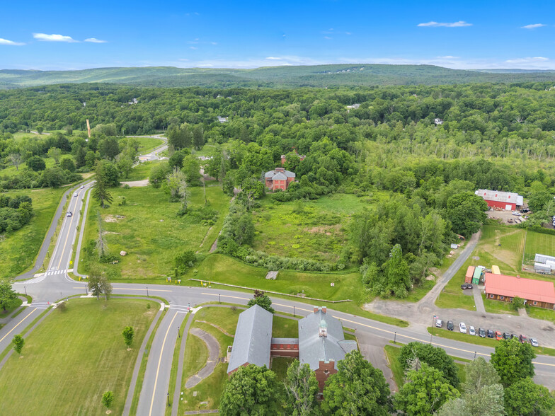 50 State, Belchertown, MA à vendre - Photo du bâtiment - Image 3 de 10