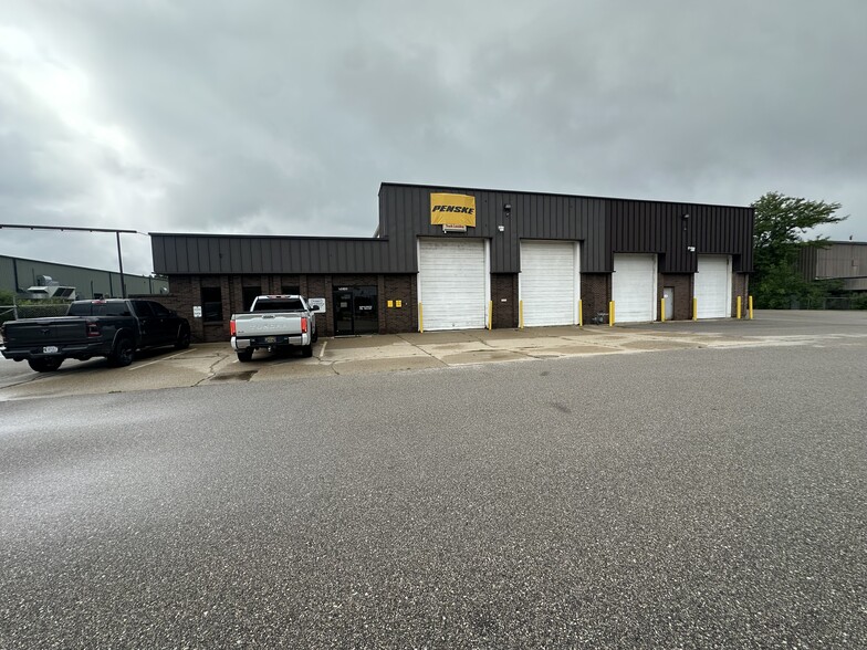 5260 36th St SE, Grand Rapids, MI for lease - Building Photo - Image 2 of 9