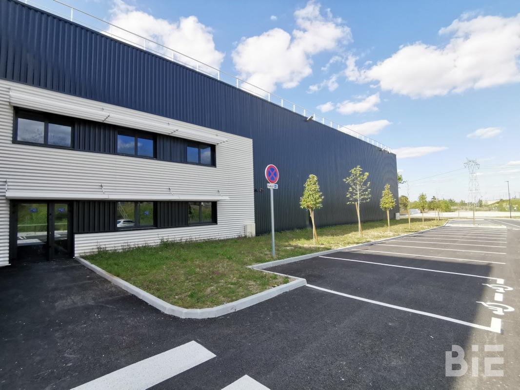 Industrial in Ambarès-et-Lagrave for lease Building Photo- Image 1 of 12