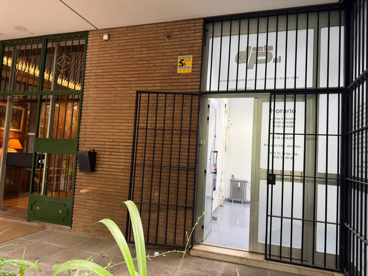 Calle de Jesús Aprendiz, 11, Madrid, MAD 28007 - Unit Puerta 01, Esc. 5 - - Interior Photo - Image 2 of 17