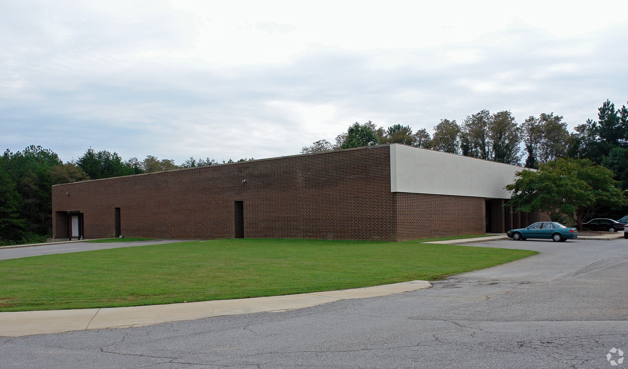 2035 Brentwood St, High Point, NC for lease Primary Photo- Image 1 of 6