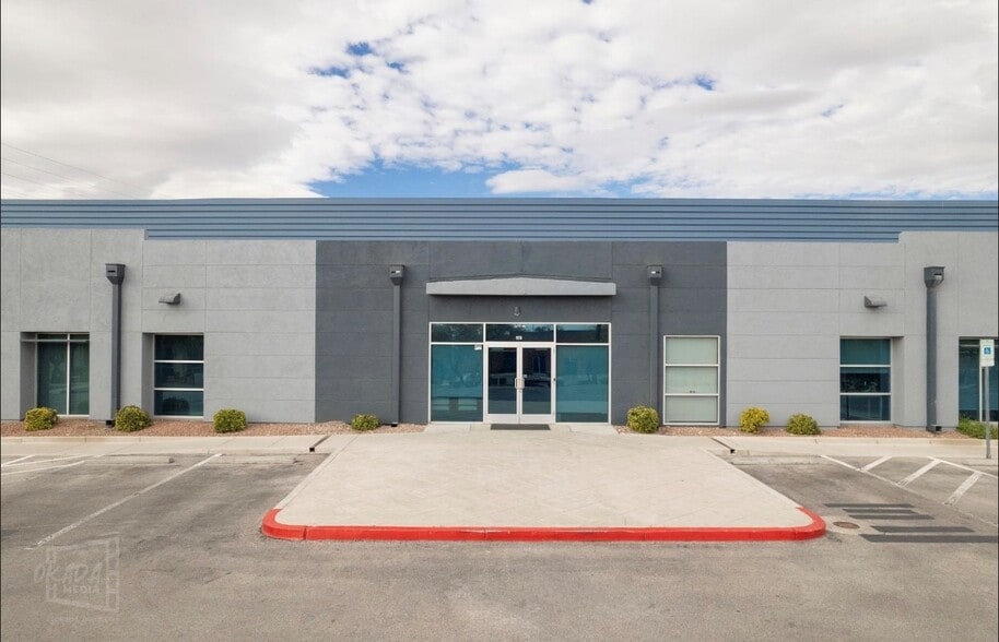 9970 W Cheyenne Ave, Las Vegas, NV à louer - Photo du bâtiment - Image 2 de 2