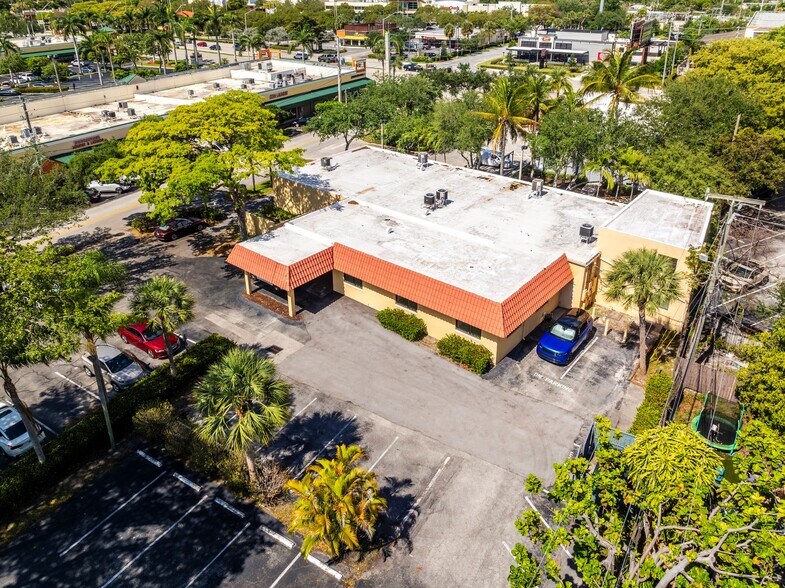1821 NE 25th St, Lighthouse Point, FL à vendre - Photo du bâtiment - Image 3 de 4