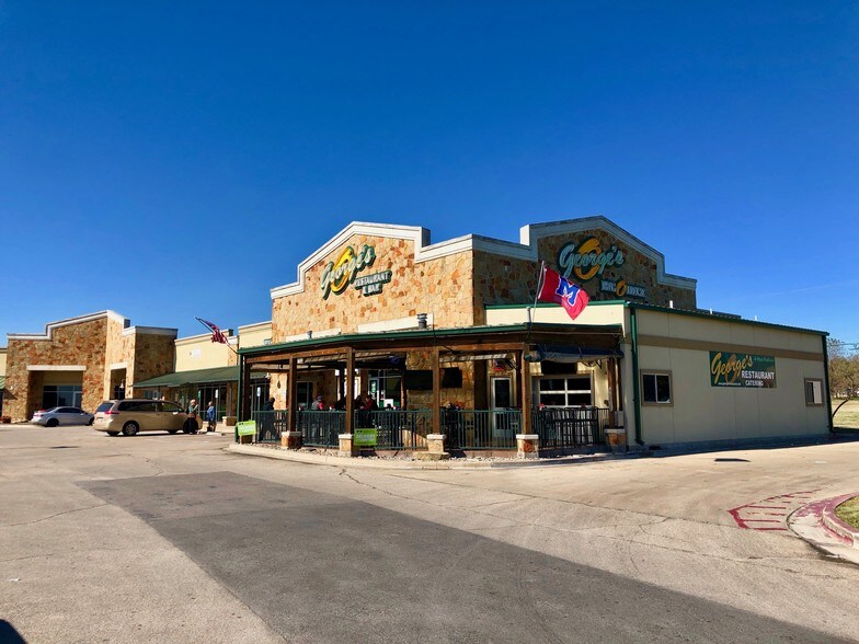 1201 Hewitt Dr, Waco, TX à louer - Photo du bâtiment - Image 2 de 6