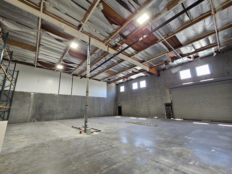 135 E 35th St, Los Angeles, CA à louer - Photo du bâtiment - Image 3 de 11