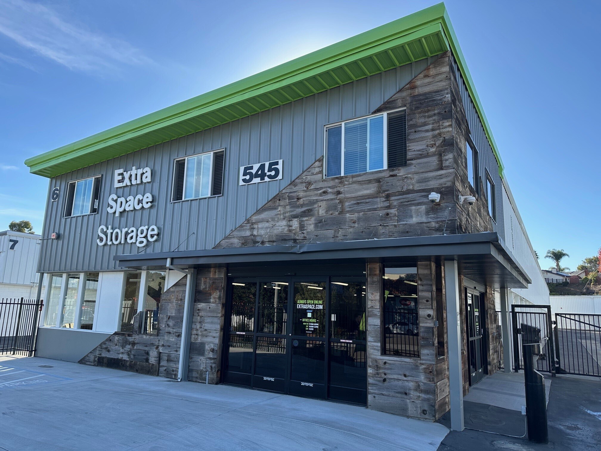 545 Stevens Ave W, Solana Beach, CA à louer Photo du bâtiment- Image 1 de 4