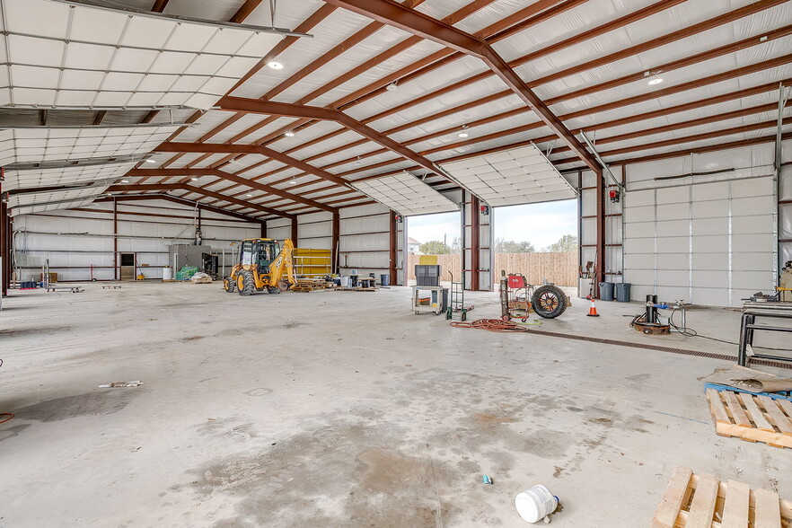 1650 Staree Ln, Saginaw, TX for sale - Building Photo - Image 2 of 30
