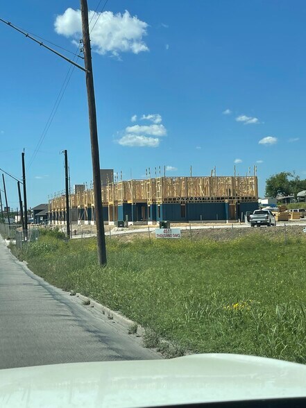 4500 Thousand Oaks Dr, San Antonio, TX à vendre - Photo du bâtiment - Image 2 de 13