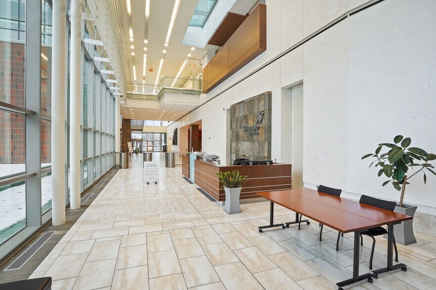 671 S High St, Columbus, OH à louer - Hall d’entrée - Image 3 de 9
