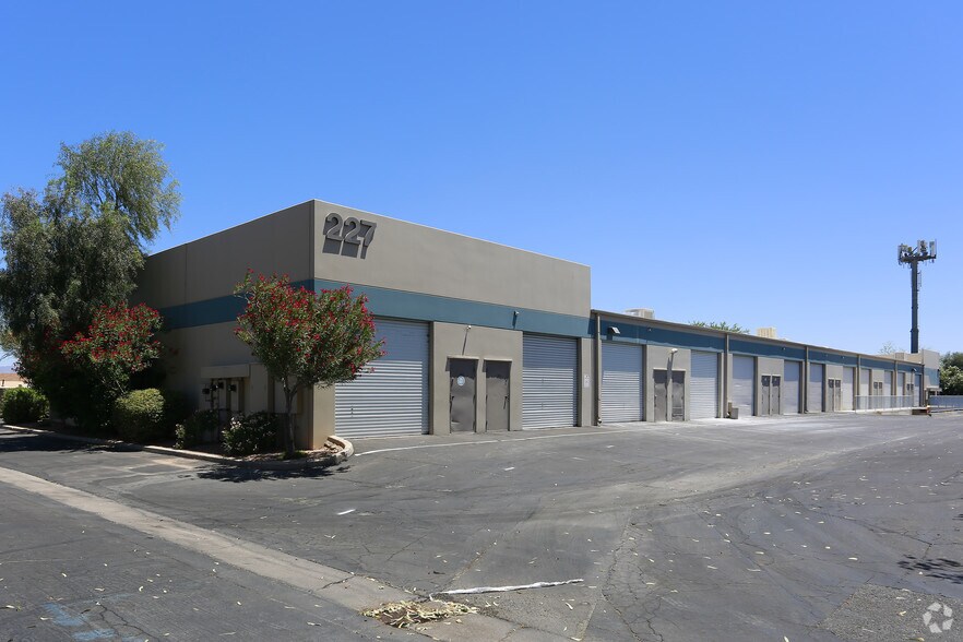 227 E Valencia Rd, Tucson, AZ à louer - Photo du bâtiment - Image 2 de 2
