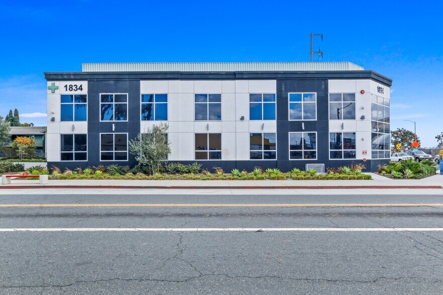 1834-1836 Harbor Ave, Long Beach, CA à vendre - Photo du bâtiment - Image 2 de 14