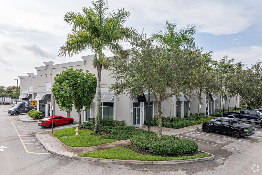 306 International Pky, Sunrise, FL à louer - Photo principale - Image 1 de 4