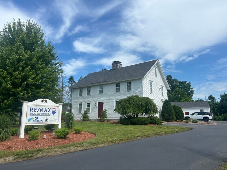 2 Ash St, Hollis, NH à vendre - Photo du bâtiment - Image 2 de 20