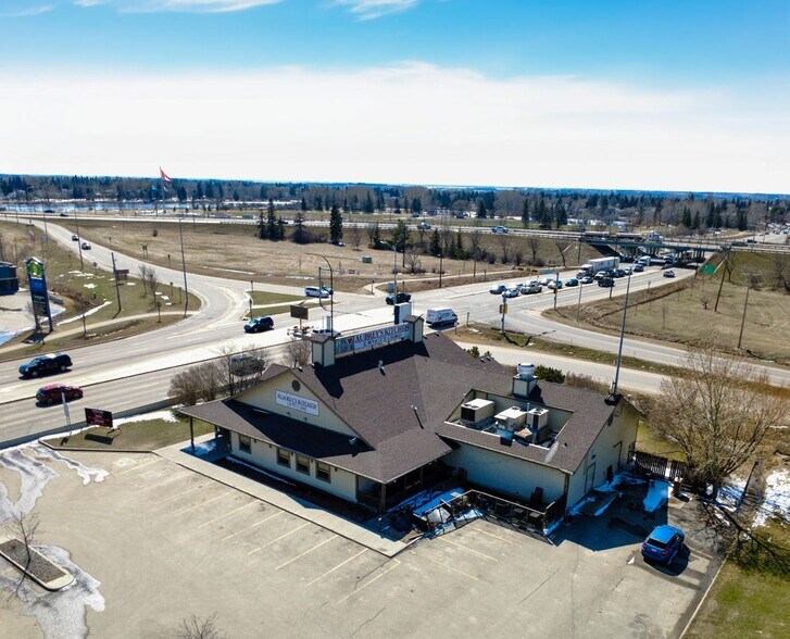 5230 50th Ave, Leduc, AB à louer - Photo du bâtiment - Image 3 de 4
