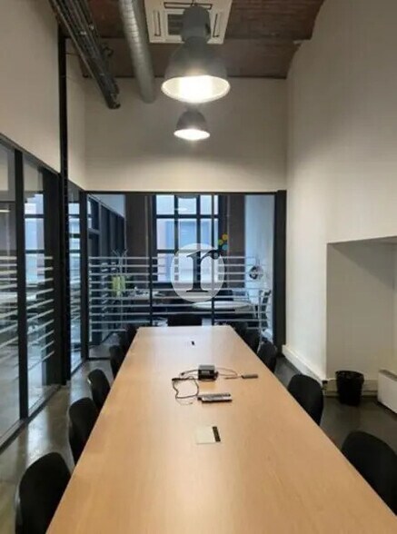 Office in Roubaix for lease - Building Photo - Image 2 of 18