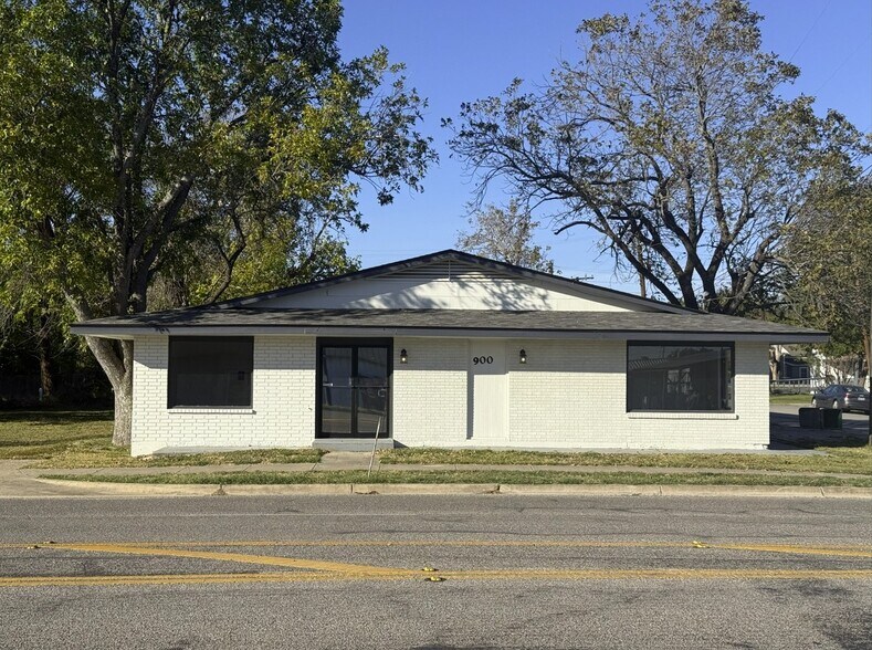 900 W 2nd St, Taylor, TX for lease - Building Photo - Image 1 of 23