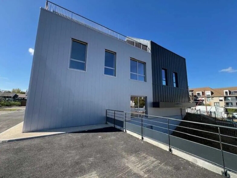 Flex dans Plaisir à louer - Photo du bâtiment - Image 3 de 20