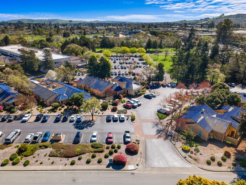 1436 Professional Dr, Petaluma, CA à vendre - Photo du bâtiment - Image 2 de 30