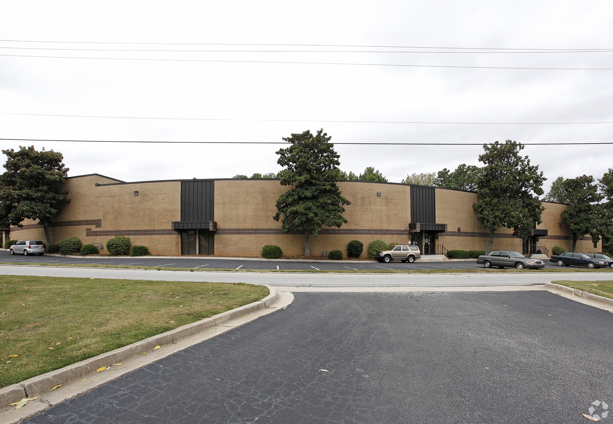 4365-4421 Commerce Cir SW, Atlanta, GA for lease Building Photo- Image 1 of 5