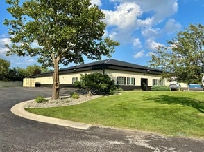 4042 W 82nd Ct, Merrillville, IN for lease Building Photo- Image 2 of 13