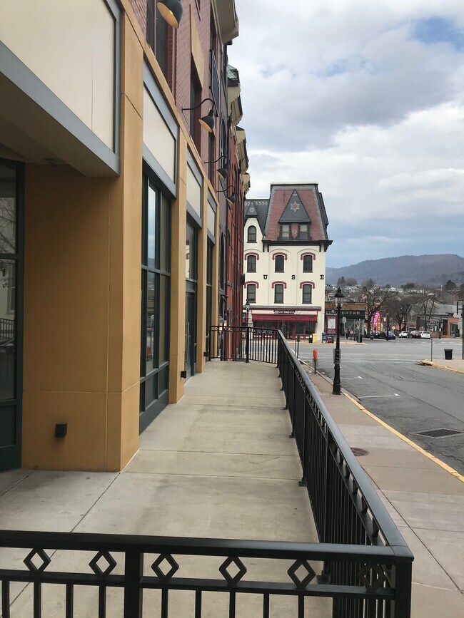 Plus de détails pour 110 E High St, Bellefonte, PA - Commerce de détail à louer