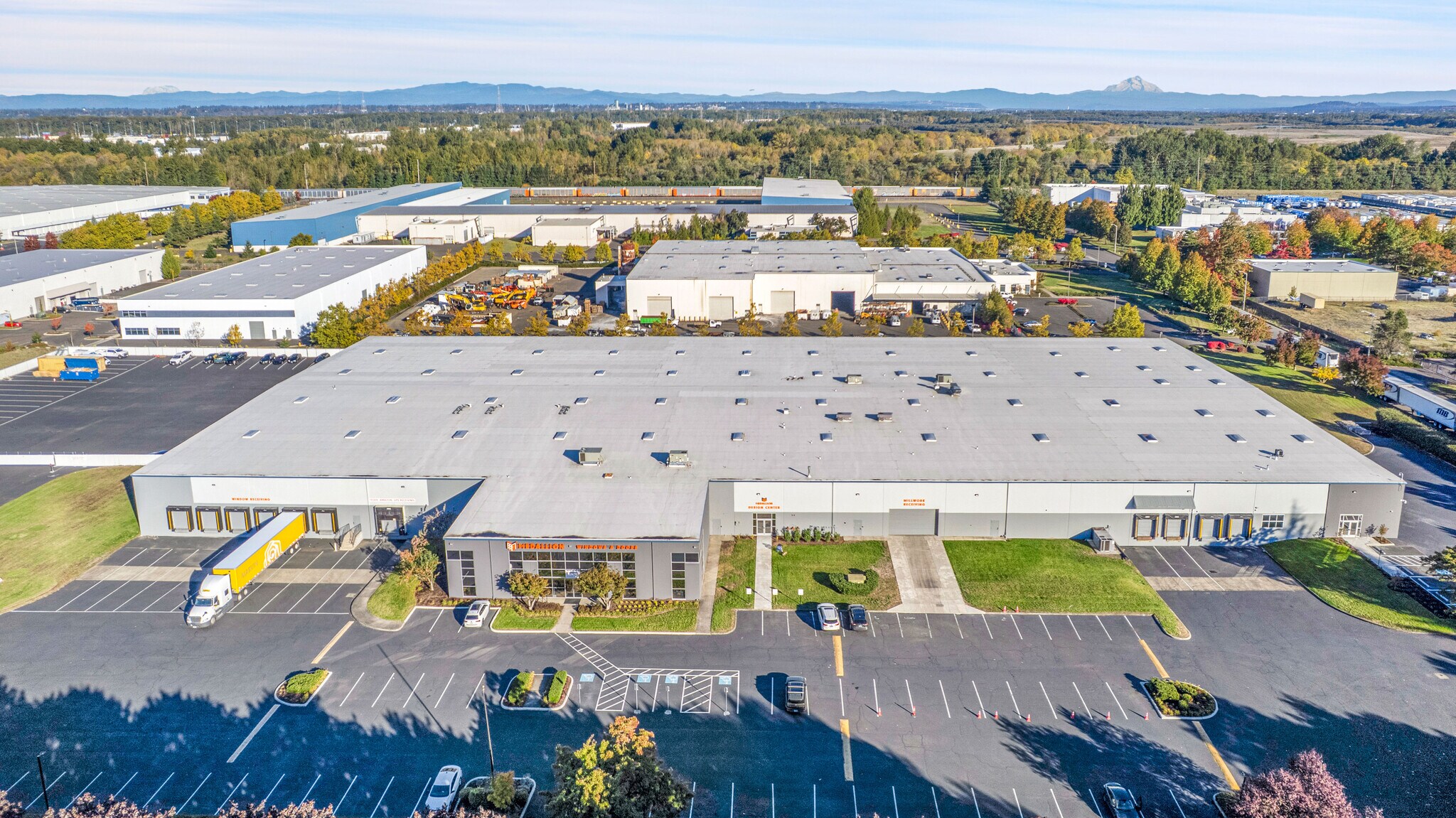 13636 N Columbia Blvd, Portland, OR à louer Photo du bâtiment- Image 1 de 31